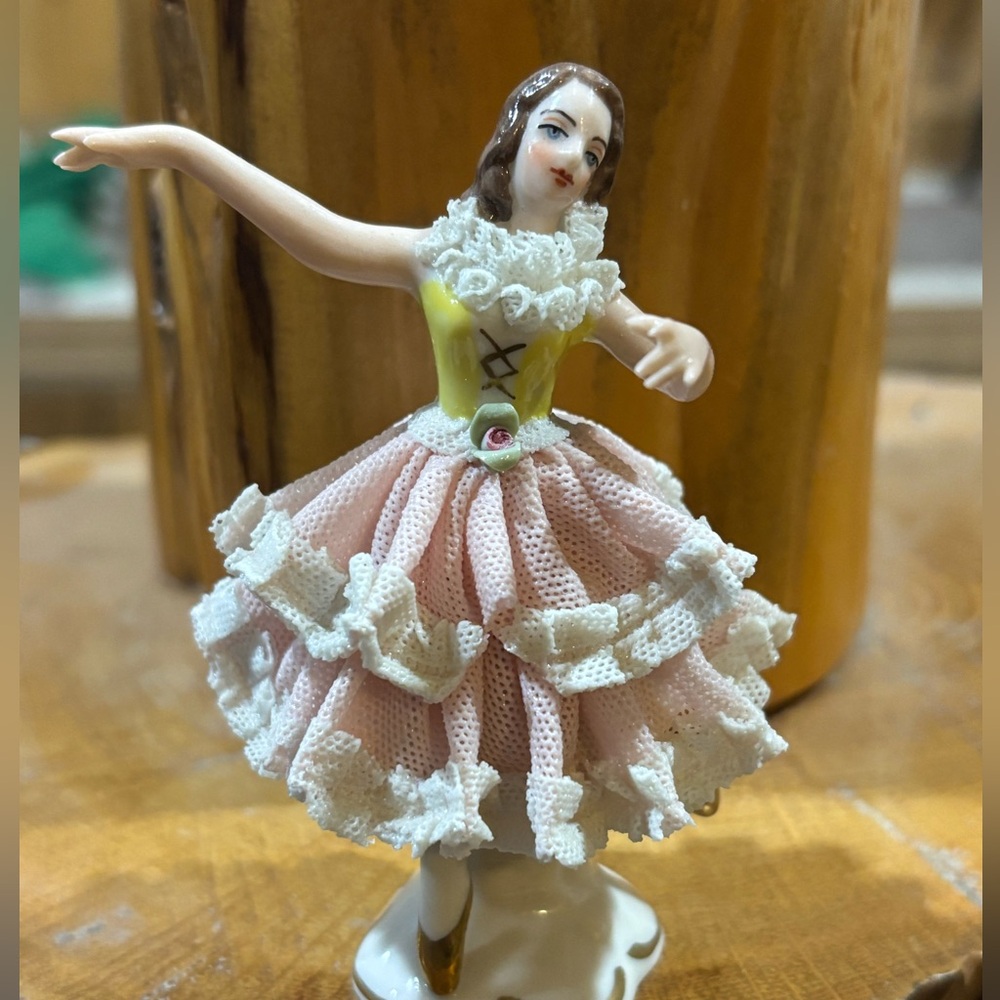Vintage Dresden ballerina